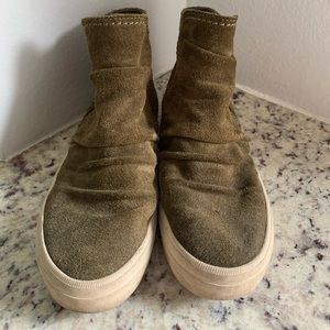 Olive green sperry tennis shoes